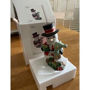 Precious Moments - SHARING THE GIFT OF LOVE... -2025 Snowman FIGURINE NIB 251015